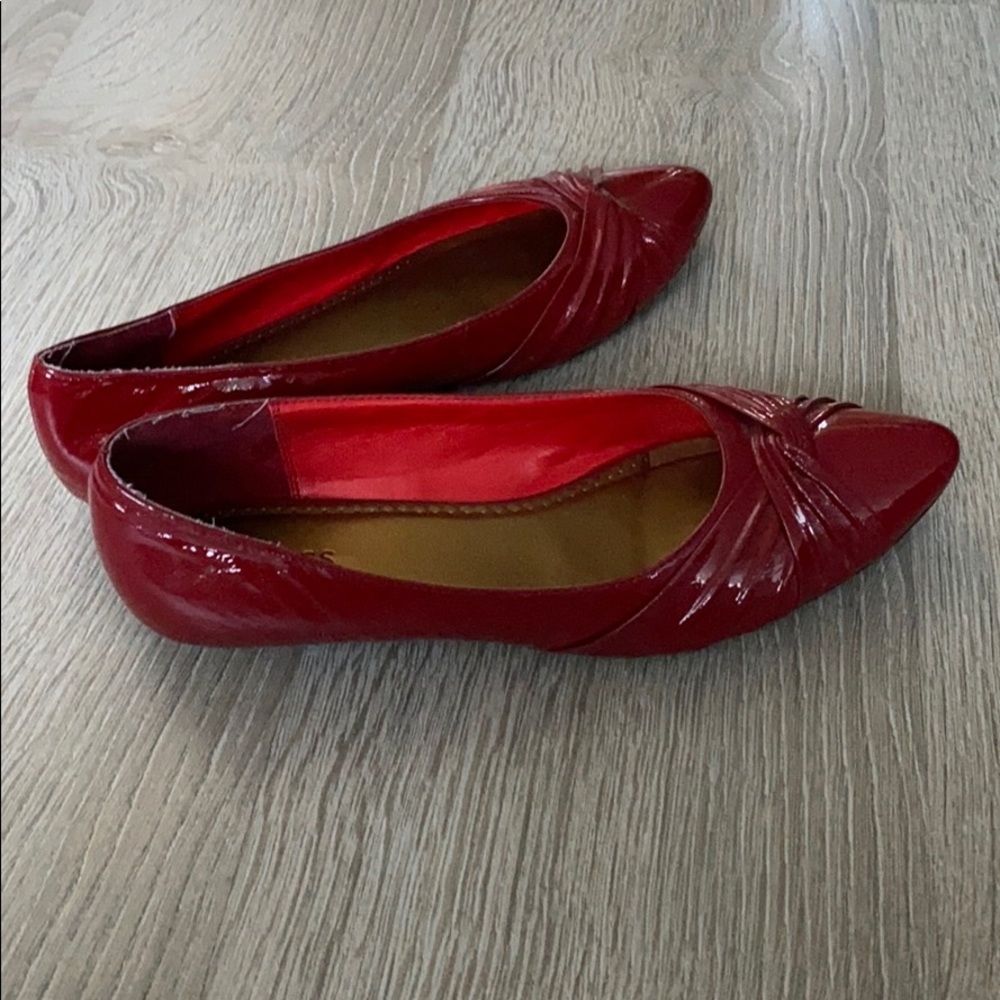Guess red flat shoes - Picture 2 of 3